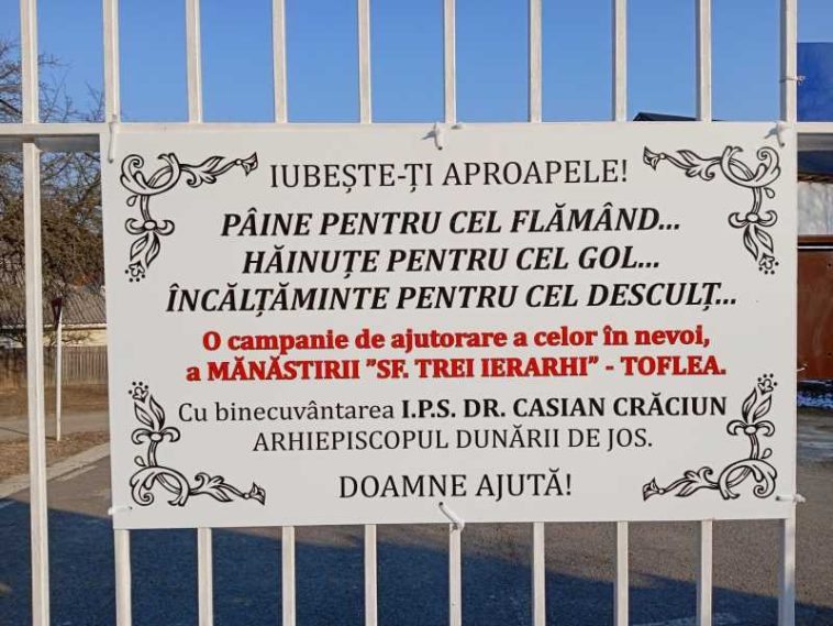 Galați: Mănăstirea Toflea sprijină de peste doi ani sute de familii cu alimente, îmbrăcăminte și medicamente