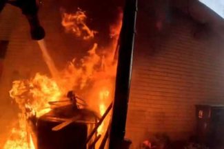 Zeci de mii de persoane evacuate din cauza incendiilor de vegetație din nord-vestul Statelor Unite