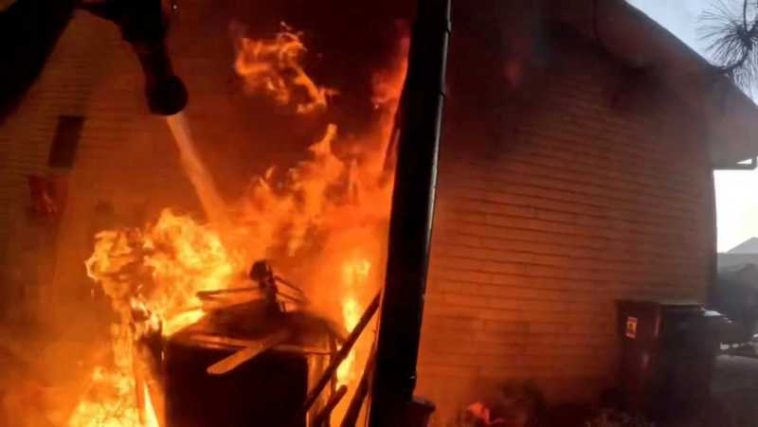 Zeci de mii de persoane evacuate din cauza incendiilor de vegetație din nord-vestul Statelor Unite