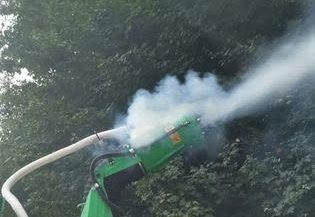 VIDEO Compania Municipală Eco Igienizare aplică, în noaptea de luni spre marți, tratamente împotriva țânțarilor