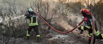 IGSU: Pompierii români continuă misiunile în Grecia; au intervenit în regiunea Attica pentru lichidarea unui incendiu