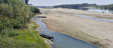 Olt: Portul turistic și cel comercial din Corabia, blocate din cauza nivelului scăzut al Dunării (GALERIE FOTO)