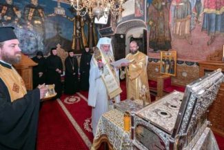 PF Daniel, la sfințirea raclei pentru moaștele Sfintelor Nazaria, Olimpiada și Elisabeta de la Văratec: Au viețuit în rugăciune neîntreruptă