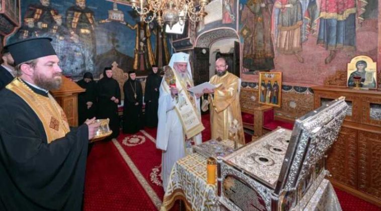 PF Daniel, la sfințirea raclei pentru moaștele Sfintelor Nazaria, Olimpiada și Elisabeta de la Văratec: Au viețuit în rugăciune neîntreruptă
