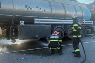 Alba: Trafic blocat pe DN 1, la Unirea, în urma unui accident cu o cisternă încărcată cu motorină