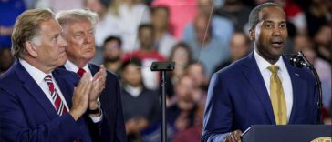 SUA: Aliați ai președintelui Trump domină alegerile primare republicane în statele Virginia, Kansas și Michigan