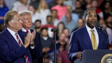 SUA: Aliați ai președintelui Trump domină alegerile primare republicane în statele Virginia, Kansas și Michigan