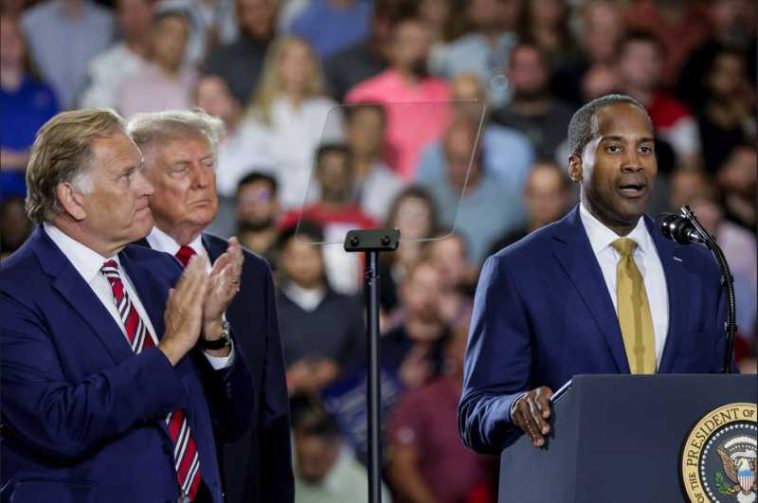 SUA: Aliați ai președintelui Trump domină alegerile primare republicane în statele Virginia, Kansas și Michigan