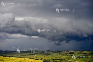 Averse torențiale și vijelii în peste trei sferturi din țară, joi; informare de caniculă și vreme instabilă, până duminică
