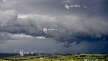 Averse torențiale și vijelii în peste trei sferturi din țară, joi; informare de caniculă și vreme instabilă, până duminică