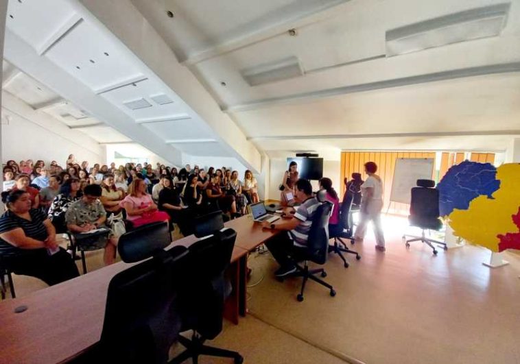 Bistrița-Năsăud: Posturile titularizabile, repartizate în ședință publică; concurență mare la educatoare și învățătoare