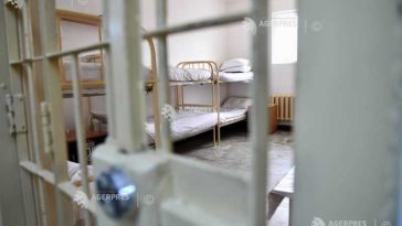 Cluj: Tineri reținuți pentru furtul unor tablete din incinta unei școli gimnaziale