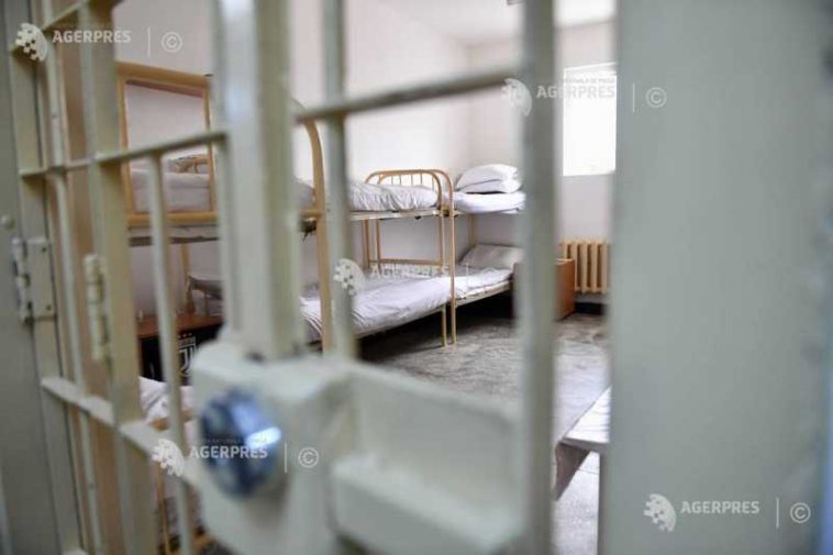 Cluj: Tineri reținuți pentru furtul unor tablete din incinta unei școli gimnaziale