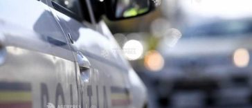 Hunedoara: Intervenție a poliției după ce un bărbat a amenințat un copil cu un cutter