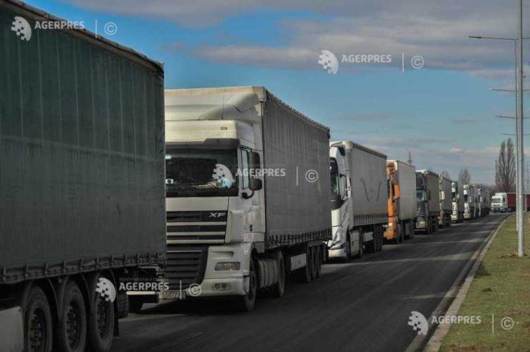 CNAIR: Restricții de circulație pe sectoare de drum din șapte județe pentru autovehiculele de mare tonaj, joi