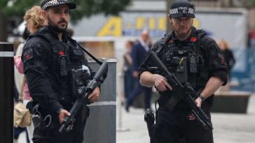 Incident violent la Londra: Patru bărbați au fost înjunghiați; o femeie, arestată