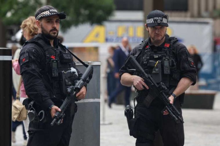 Incident violent la Londra: Patru bărbați au fost înjunghiați; o femeie, arestată