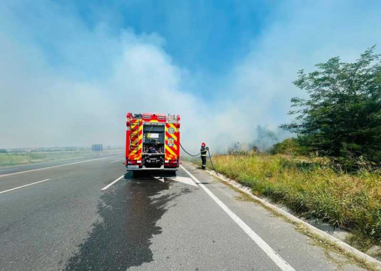 Giurgiu: Șapte hectare de miriște au ars la Frătești; fumul a ajuns la DN 5 Giurgiu-București