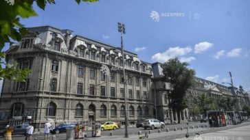 Trafic restricționat sâmbătă în zona Universității București din cauza instalării unei macarale