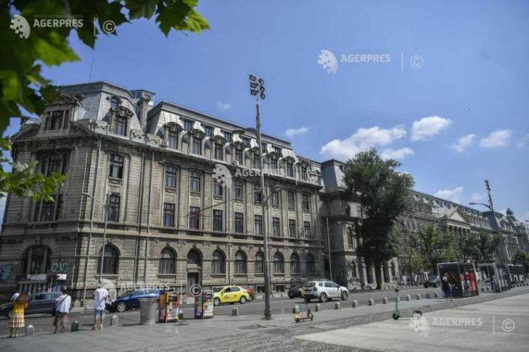 Trafic restricționat sâmbătă în zona Universității București din cauza instalării unei macarale