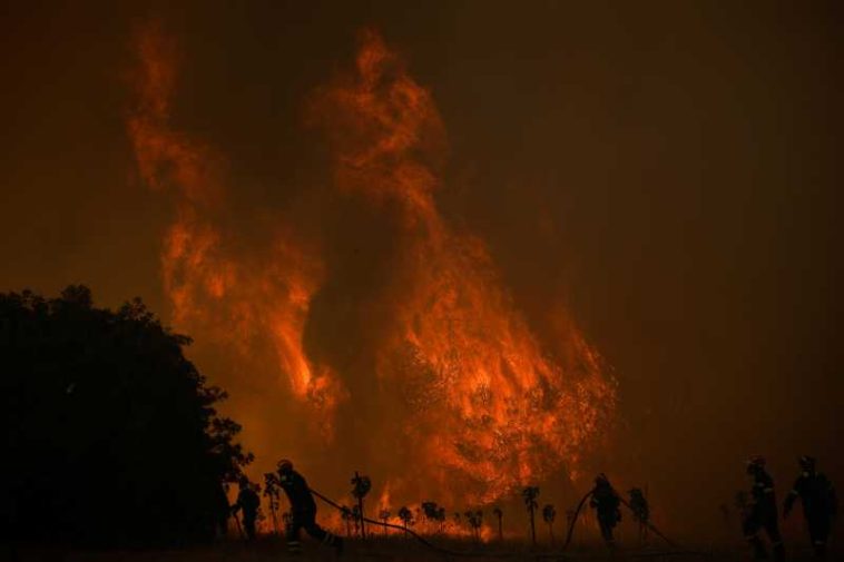 Pompierii, mobilizați în continuare împotriva incendiilor în Balcani