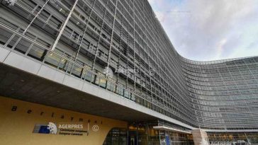 Comisia Europeană va evalua impactul amendamentelor adoptate de Parlament la legea decarbonizării din România