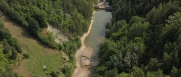 Buzău: Apel la utilizarea responsabilă a apei pe Valea Slănicului; să se evite umplerea piscinelor, spălarea autovehiculelor și a aleilor