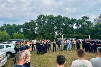 Bacău: Fata de 11 ani din Parava, căutată cu elicopter, drone și câini de urmă, a fost găsită în siguranță