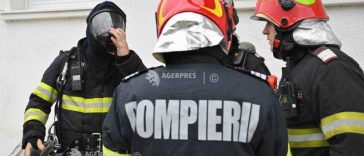 Vâlcea: Incendiu într-un bloc la Alunu; bărbat găsit decedat în stradă, o femeie a fost salvată de pompieri