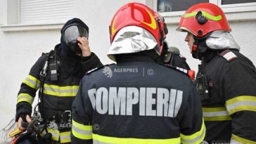 Vâlcea: Incendiu într-un bloc la Alunu; bărbat găsit decedat în stradă, o femeie a fost salvată de pompieri