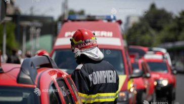 Hunedoara: Degajări mari de fum la un centru comercial din Deva; 300 de persoane evacuate