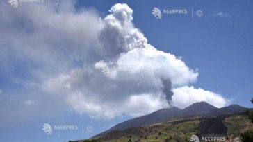 Italia/ Fumul degajat de erupția vulcanului Etna duce la suspendarea aterizărilor pe aeroportul din Catania