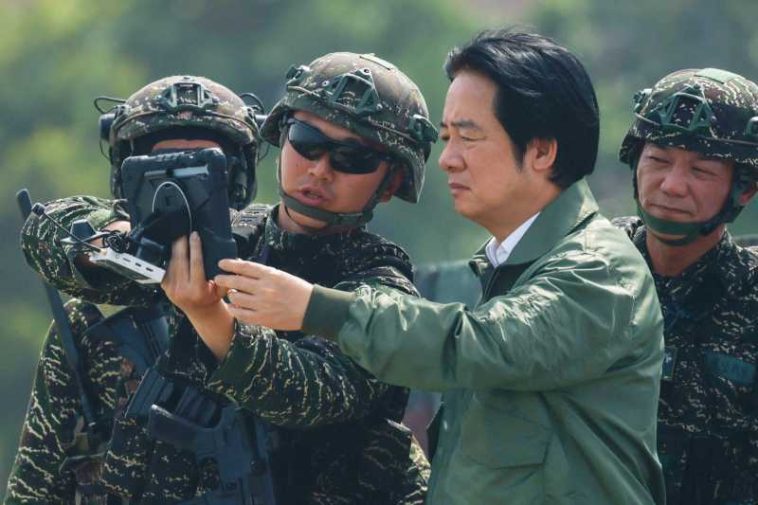 Președintele Taiwanului supervizează exerciții de lovire de coastă în cadrul manevrelor militare anuale