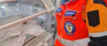 Botoșani: Naștere asistată de echipajul de pe ambulanță; nou-născutul și mama au fost transportați ulterior la maternitate