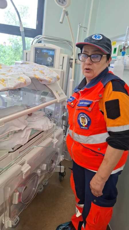 Botoșani: Naștere asistată de echipajul de pe ambulanță; nou-născutul și mama au fost transportați ulterior la maternitate