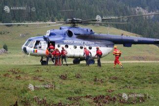 VIDEO Prahova: Intervenție dificilă a salvamontiștilor pentru recuperarea a doi alpiniști blocați în peretele Văii Albe