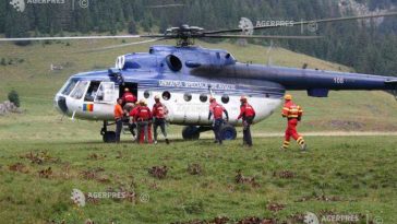 VIDEO Prahova: Intervenție dificilă a salvamontiștilor pentru recuperarea a doi alpiniști blocați în peretele Văii Albe