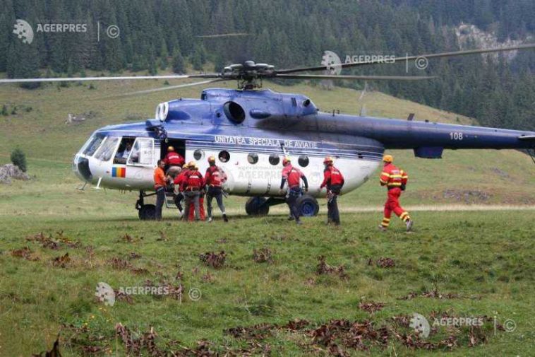 VIDEO Prahova: Intervenție dificilă a salvamontiștilor pentru recuperarea a doi alpiniști blocați în peretele Văii Albe