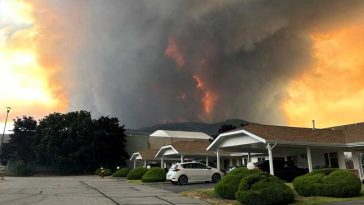 Incendiu forestier de proporții în vestul Canadei: 20.000 de persoane evacuate, stare de urgență