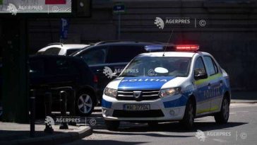 VIDEO Trei bărbați, arestați după ce au șantajat o femeie în legătură cu un telefon furat