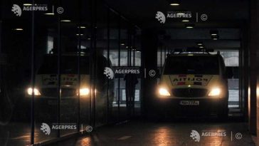 Cluj: Trei tineri au fost reținuți în cazul atacării ambulanței ‘care fură copii’