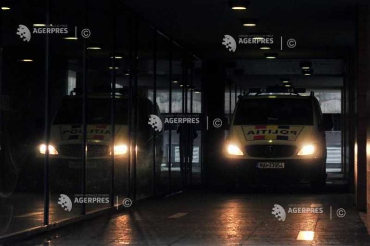 Cluj: Trei tineri au fost reținuți în cazul atacării ambulanței ‘care fură copii’