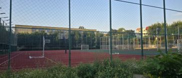 Buzău: Școli amenințate cu amenzi pentru că interzic sau restricționează vara accesul elevilor pe terenurile de sport