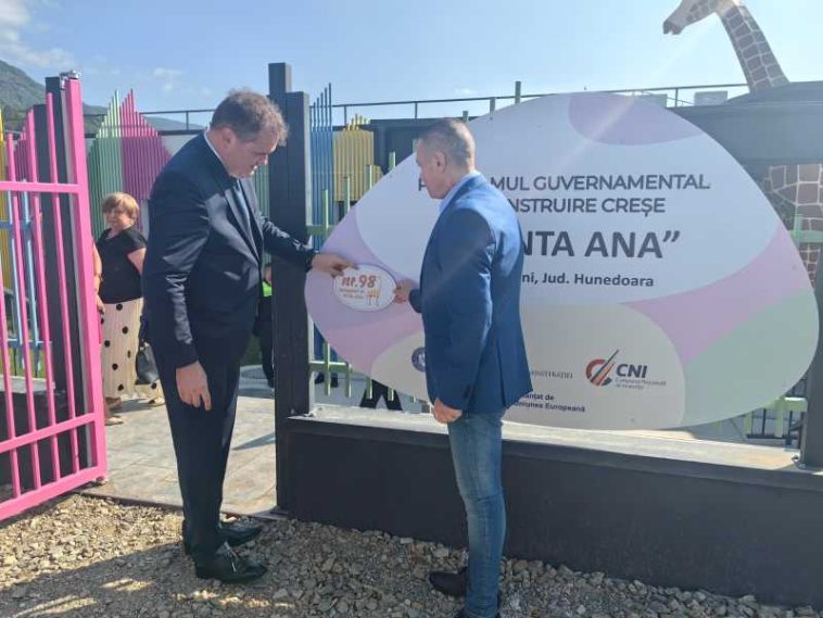 Hunedoara: O nouă creșă construită prin Programul ‘Sfânta Ana’, inaugurată de ministrul Cseke Attila în Uricani