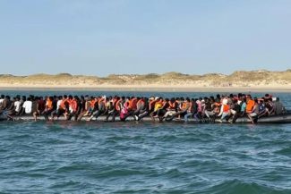 O ambarcațiune cu 230 de migranți la bord a traversat Canalul Mânecii, un număr record pentru o singură traversare