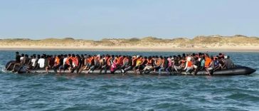 O ambarcațiune cu 230 de migranți la bord a traversat Canalul Mânecii, un număr record pentru o singură traversare