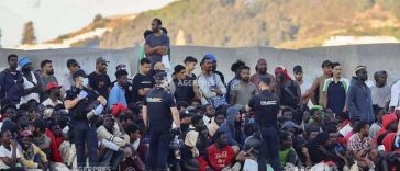 Spania revizuiește în creștere, la 80.000, numărul migranților intrați în Ceuta ;peste o mie de minori sunt încă acolo