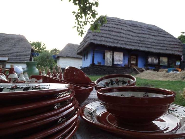Maramureș: ”Dorul pâinii de acasă” – eveniment la Muzeul băimărean al Satului dedicat pâinii coapte pe vatră
