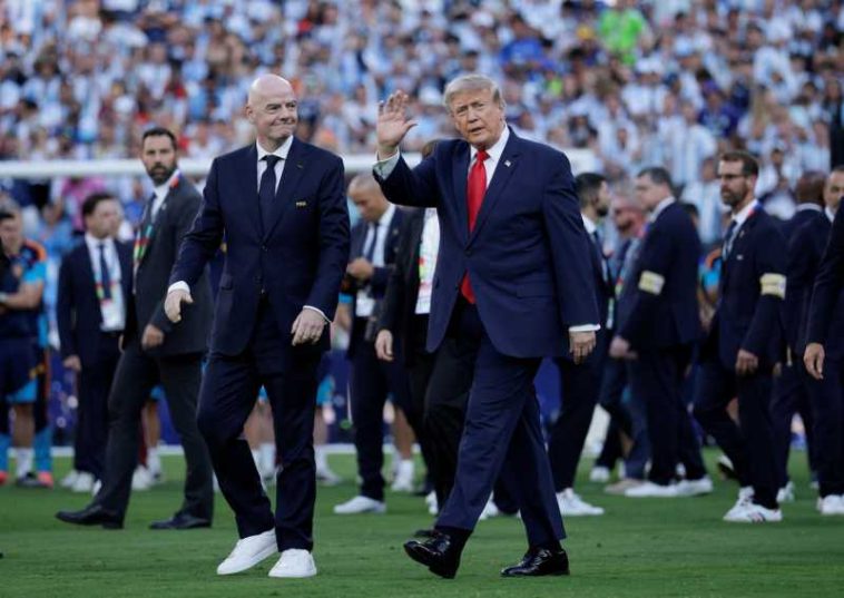 Fotbal: Donald Trump consideră că FIFA ar comite o ‘teribilă greșeală’ dacă l-ar înlocui pe Infantino de la conducere