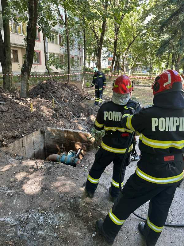 Argeș: Conductă de gaze spartă în timpul unor lucrări pe o stradă din Pitești